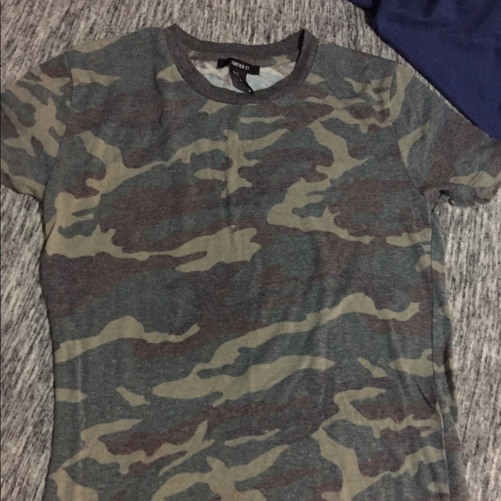 Camo tee shirt small
